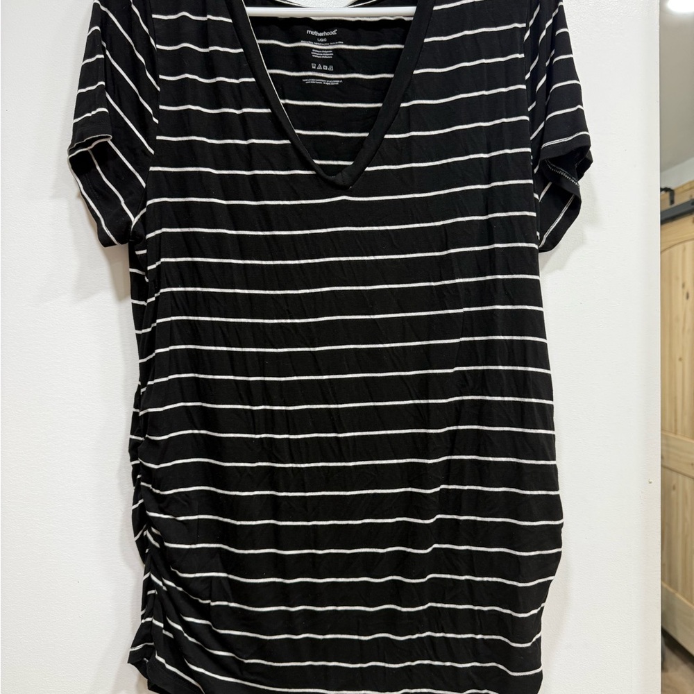 Motherhood maternity tshirt size large
